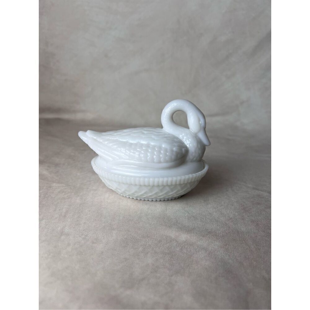 Vintage Imperial USA Milk Glass Swan